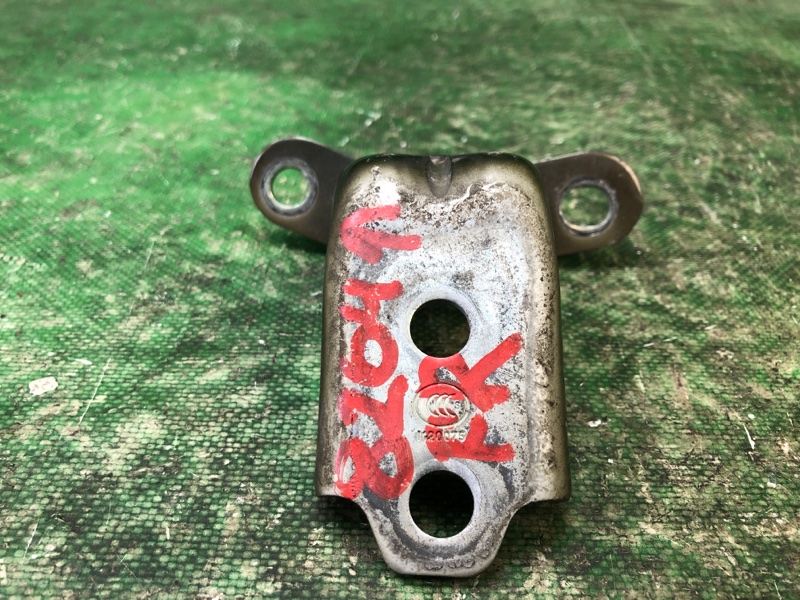 Запчасть петля двери верхняя передняя правая KIA SOUL AM 08-13 2011 G4NA 79320-2K000 Б/У Петля двери верхняя передняя правая KIA SOUL AM 08-13 2011 G4NA 79320-2K000 Б/У