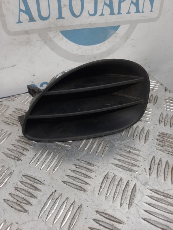 Заглушка ПТФ левая TOYOTA YARIS 05–11 81482-52100 Б/У