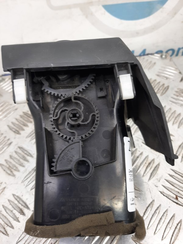 Дефлектор воздушный правый CAMRY 40 06-11