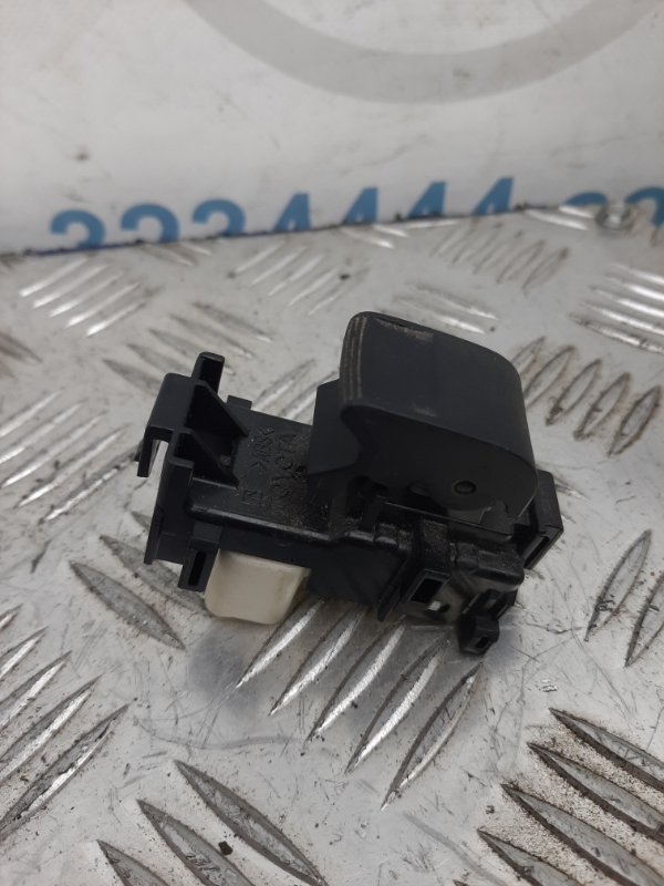 Кнопка стеклоподъемника задняя левая TOYOTA COROLLA 150 06-13