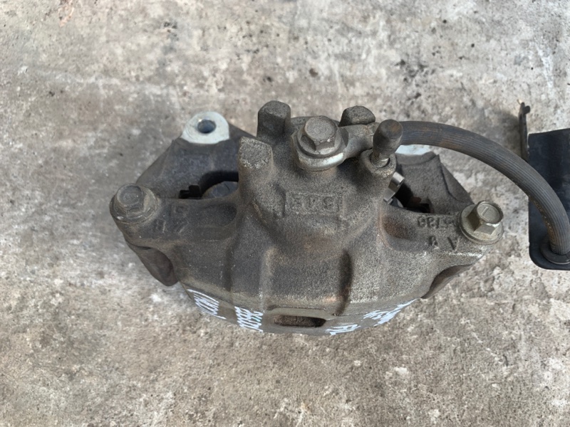 Суппорт тормозной передний левый MITSUBISHI OUTLANDER GF 12- GF8W 2.4 4J12