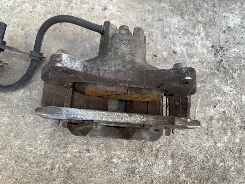 Суппорт тормозной передний левый OUTLANDER GF 12- 2016 GF8W 2.4 4J12