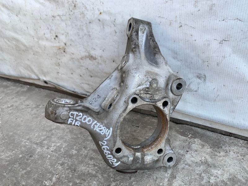 Кулак поворотный правый LEXUS CT200 11-17 2013 1.8 2ZRFXE 43201-47030 Б/У