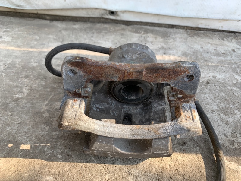 Суппорт тормозной передний левый CT200 11-17 2013 1.8 2ZRFXE Суппорт тормозной передний левый CT200 11-17 2013 1.8 2ZRFXE