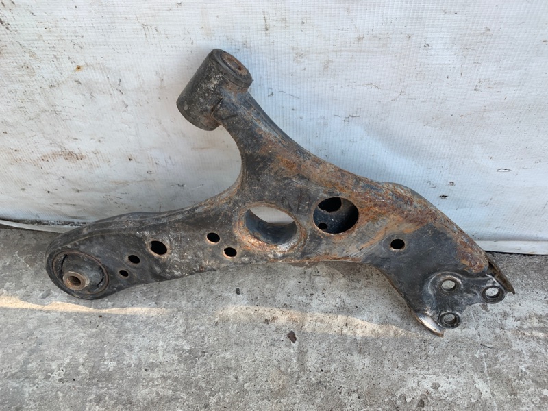 Рычаг передней подвески нижний левый CT200 11-17 2013 1.8 2ZRFXE Рычаг передней подвески нижний левый CT200 11-17 2013 1.8 2ZRFXE