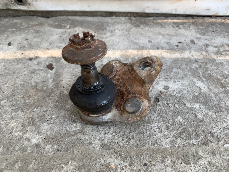 Шаровая опора передняя правая LEXUS CT200 11-17 2013 1.8 2ZRFXE 43330-49185 Б/У