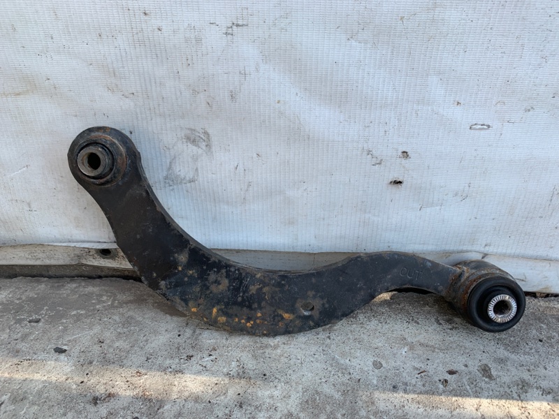 Рычаг задней подвески поперечный верхний левый LEXUS CT200 11-17 1.8 2ZRFXE