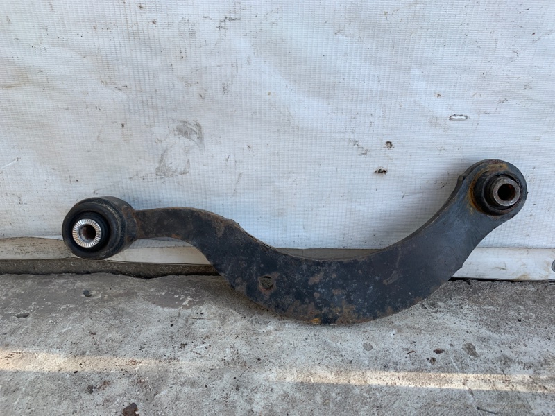 Рычаг задней подвески поперечный верхний правый LEXUS CT200 11-17 1.8 2ZRFXE