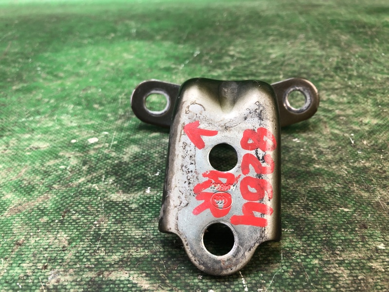 Запчасть петля двери нижняя задняя правая KIA SOUL AM 08-13 2011 G4NA 79320-3K000 Б/У Петля двери нижняя задняя правая KIA SOUL AM 08-13 2011 G4NA 79320-3K000 Б/У