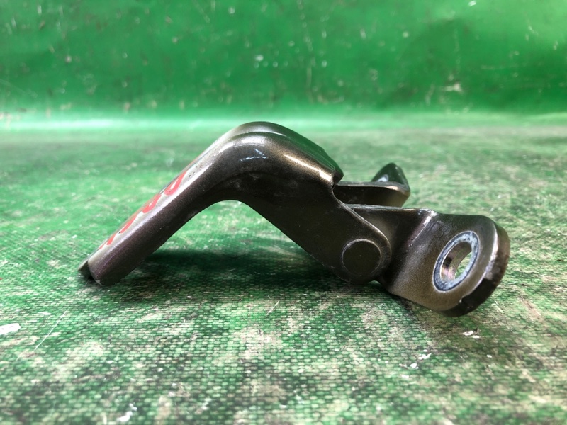 Петля двери нижняя задняя правая KIA SOUL AM 08-13 G4NA Петля двери нижняя задняя правая KIA SOUL AM 08-13 G4NA