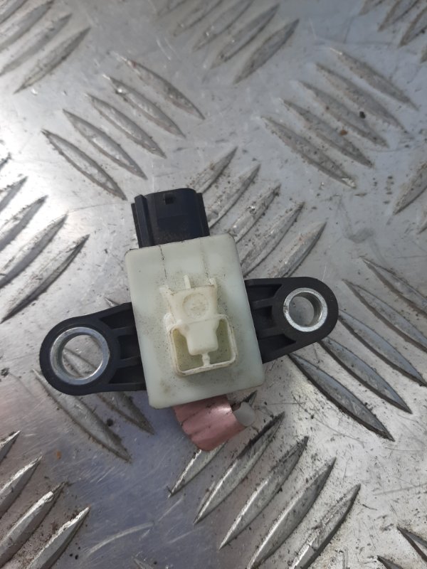 Датчик удара правый ALTIMA L33 12-18