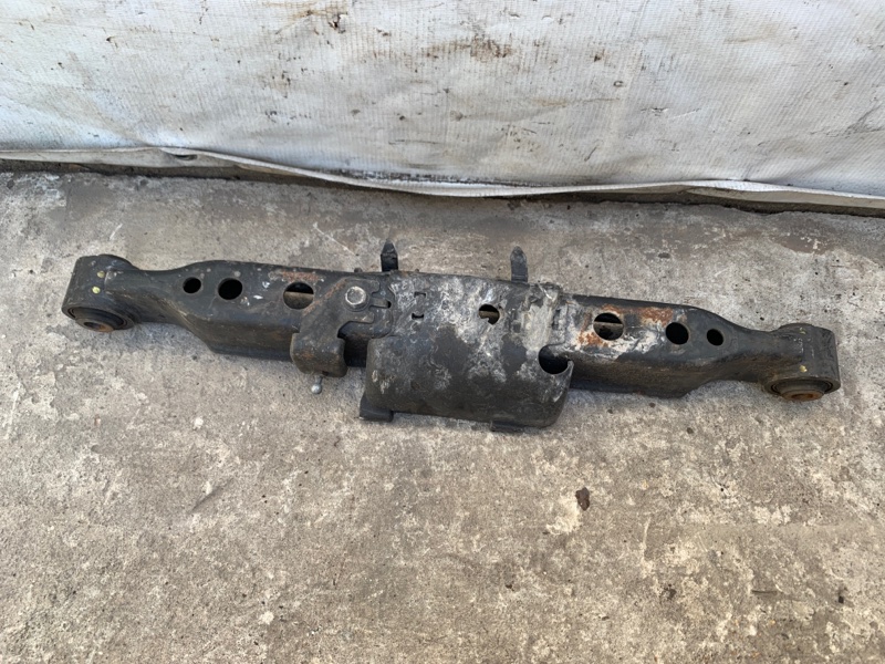 Рычаг задней подвески поперечный нижний правый NISSAN X-TRAIL/ROGUE T32 13-20 2.5 QR25DE