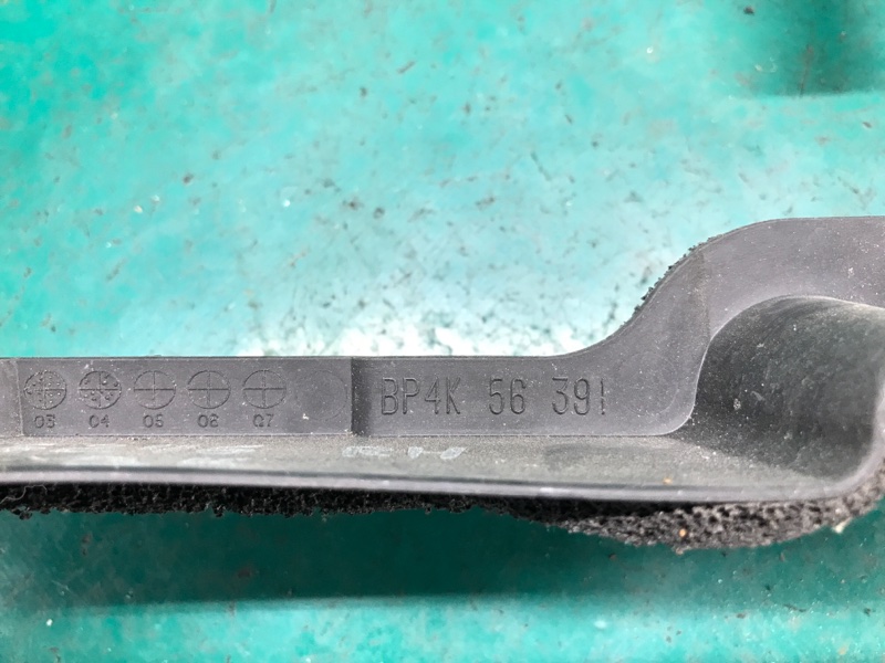 Пыльник крыла правый 3 BK 03-08 2005 SEDAN 2.3 Пыльник крыла правый 3 BK 03-08 2005 SEDAN 2.3