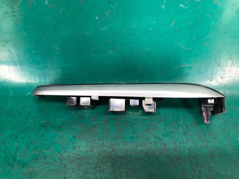 Накладка кнопок стеклоподъемника передняя правая TOYOTA CAMRY 50 12-15 2.5 2ARFXE