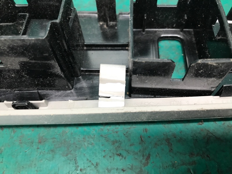 Накладка кнопок стеклоподъемника передняя правая CAMRY 50 12-15 2013 2.5 2ARFXE