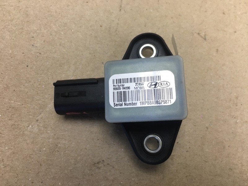 Запчасть датчик удара HYUNDAI SONATA YF 10-14 2012 Седан 2.4 G4KK 95920-1M200 Б/У Датчик удара HYUNDAI SONATA YF 10-14 2012 Седан 2.4 G4KK 95920-1M200 Б/У