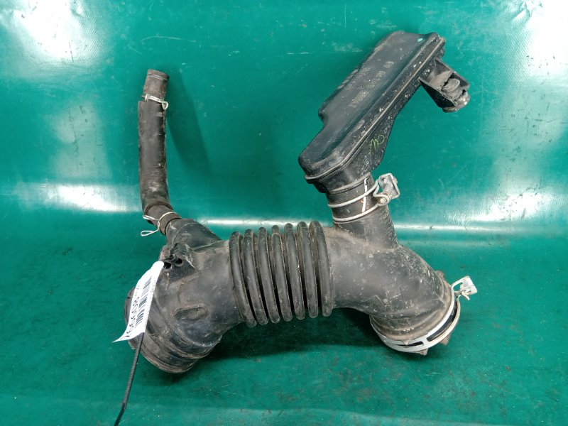 Запчасть патрубок воздушного фильтра TOYOTA CAMRY 50 12-15 2013 2.5 2ARFXE 17881-0V090 Б/У Патрубок воздушного фильтра TOYOTA CAMRY 50 12-15 2013 2.5 2ARFXE 17881-0V090 Б/У