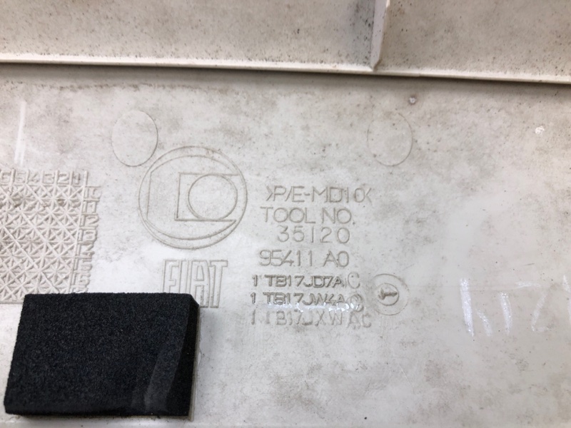 Обшивка крышки багажника 500 (312/FF) 07-19 2012 1.4 16V Обшивка крышки багажника 500 (312/FF) 07-19 2012 1.4 16V