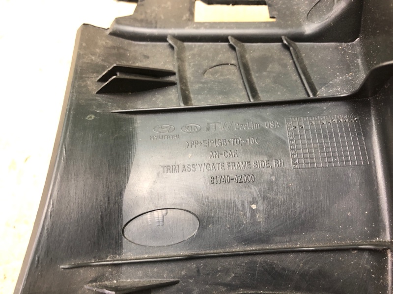 Обшивка крышки багажника задняя правая SANTA FE (DM) 12-18 2013 2.4 G4KJ