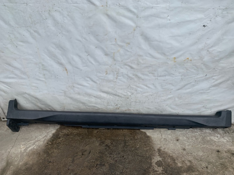Накладка порога наружная правая NISSAN X-TRAIL/ROGUE T32 13-20 2014 2.5 QR25DE 76850-4BA0A Б/У
