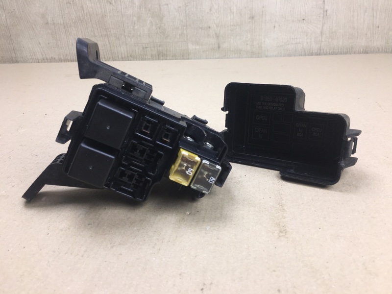 Блок предохранителей моторный отсек HYUNDAI SONATA YF 10-14 2012 Седан 2.4 G4KK 91950-4R080 Б/У