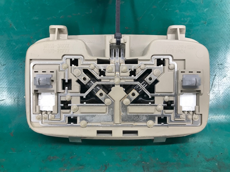Плафон салона KIA OPTIMA TF 11-16 TF 2.4 G4KK Плафон салона KIA OPTIMA TF 11-16 TF 2.4 G4KK