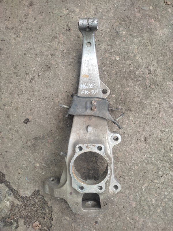 Кулак поворотный передний правый INFINITI M35/M45 04-10 40014-EG000 Б/У