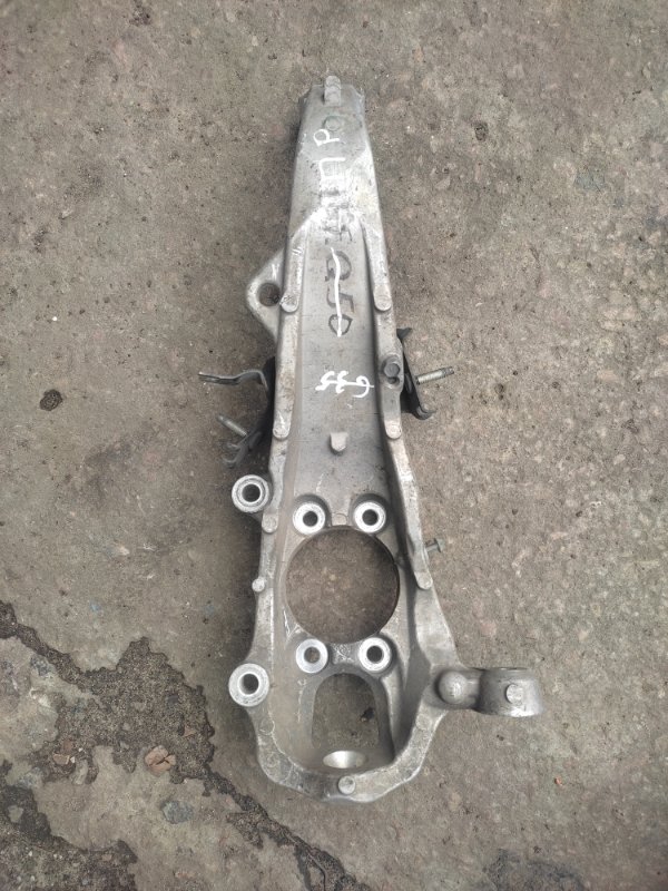 Кулак поворотный передний правый M35/M45 04-10