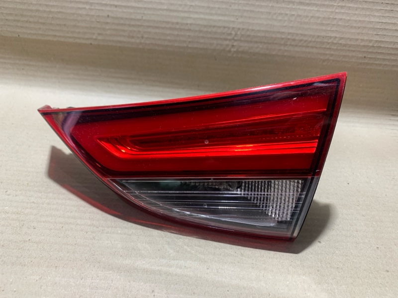 Фонарь внутренний правый HYUNDAI ELANTRA MD 10-15 2014 Седан 1.8 G4NB 92404-3Y510 Б/У