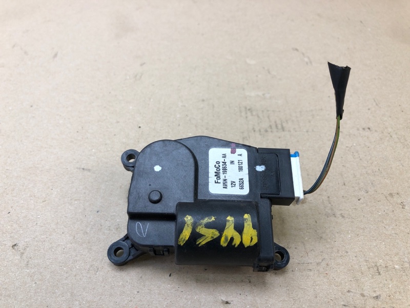 Моторчик заслонки печки FORD FOCUS 10-18 2018 MK3 2.0 C20HDEX AV6Z-18731-B Б/У