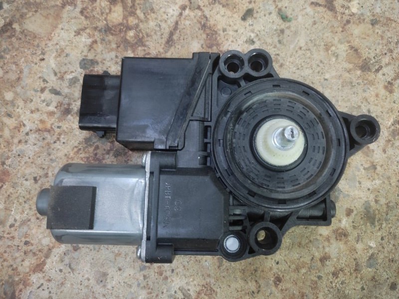 Моторчик стеклоподъемника передний левый HYUNDAI I30 GD 12-17