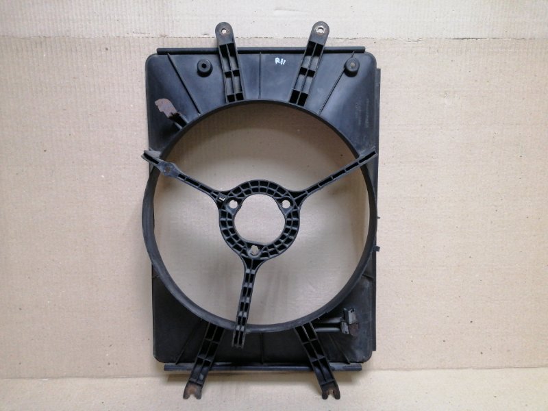Диффузор вентилятора основного радиатора правый ACURA MDX (YD1) 00-06 3.5