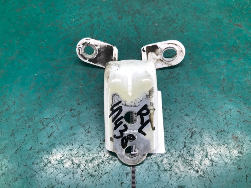 Запчасть петля двери нижняя задняя левая KIA OPTIMA TF 11-16 2013 TF 2.4 G4KK 793103K000 Б/У Петля двери нижняя задняя левая KIA OPTIMA TF 11-16 2013 TF 2.4 G4KK 793103K000 Б/У