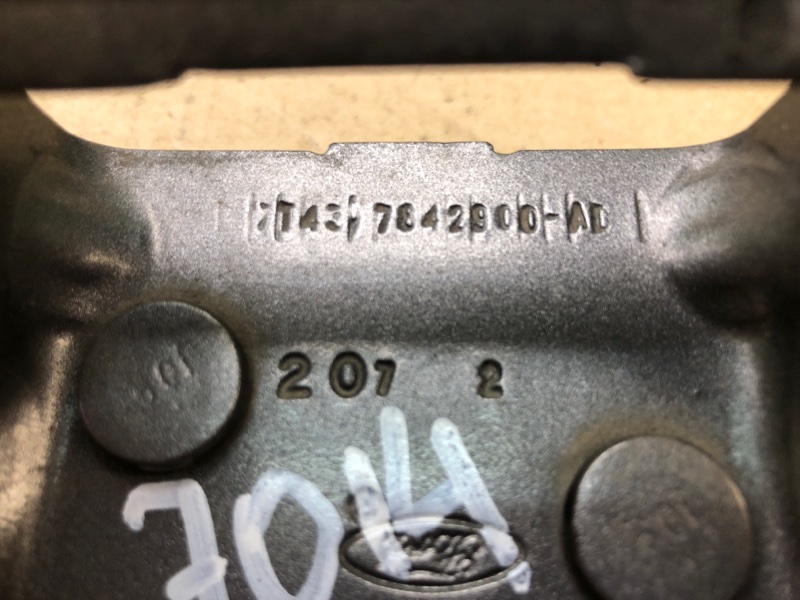 Петля крышки багажника правая EDGE 06-14 2010 T35PDED