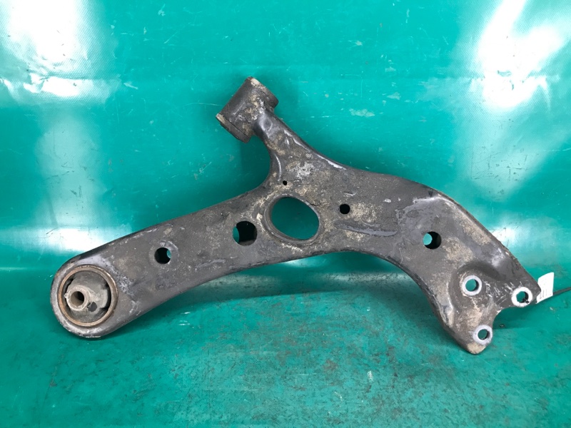 Рычаг передней подвески нижний правый TOYOTA RAV4 05-12 3.5 2GR-FE Рычаг передней подвески нижний правый TOYOTA RAV4 05-12 3.5 2GR-FE