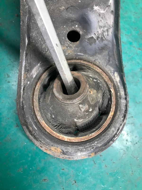 Рычаг передней подвески нижний правый RAV4 05-12 2007 3.5 2GR-FE Рычаг передней подвески нижний правый RAV4 05-12 2007 3.5 2GR-FE