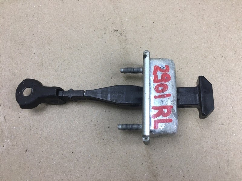 Ограничитель двери задний левый FORD FOCUS 10-18 2016 MK3 2.0 C20HDEX CP9Z-5827204-A Б/У