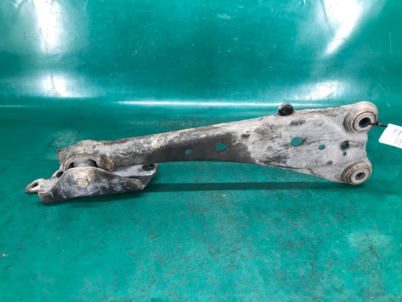 Рычаг задней подвески продольный правый TOYOTA RAV4 05-12 3.5 2GR-FE Рычаг задней подвески продольный правый TOYOTA RAV4 05-12 3.5 2GR-FE