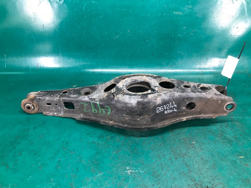 Рычаг задней подвески поперечный нижний левый RAV4 05-12 2007 3.5 2GR-FE
