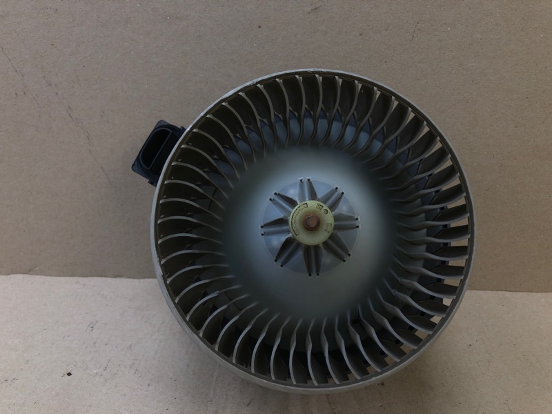 Запчасть моторчик печки FORD EDGE 06-14 2010 T35PDED 7T4Z-19805-A Б/У Моторчик печки FORD EDGE 06-14 2010 T35PDED 7T4Z-19805-A Б/У