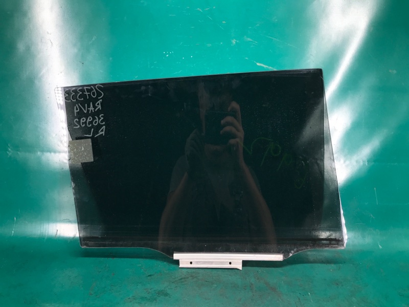 Стекло двери заднее левое TOYOTA RAV4 05-12 3.5 2GR-FE