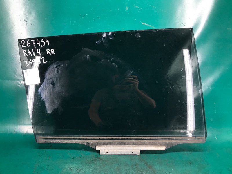 Стекло двери заднее правое TOYOTA RAV4 05-12 2007 3.5 2GR-FE 68103-42110 Б/У