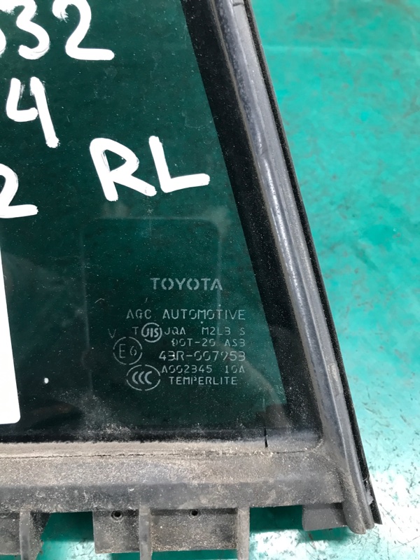 Стекло двери глухое заднее левое TOYOTA RAV4 05-12 3.5 2GR-FE