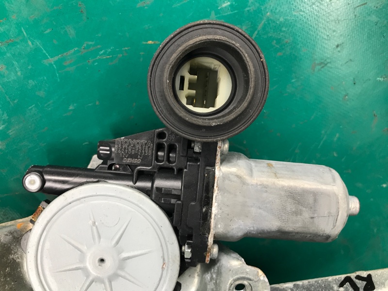 Стеклоподъемник задний левый TOYOTA RAV4 05-12 3.5 2GR-FE