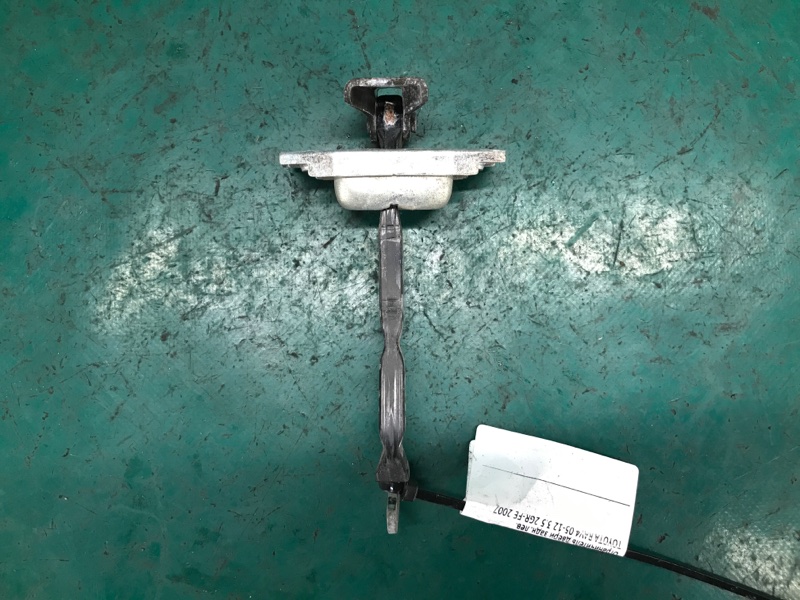 Запчасть ограничитель двери задний левый TOYOTA RAV4 05-12 2007 3.5 2GR-FE 68640-42030 Б/У Ограничитель двери задний левый TOYOTA RAV4 05-12 2007 3.5 2GR-FE 68640-42030 Б/У