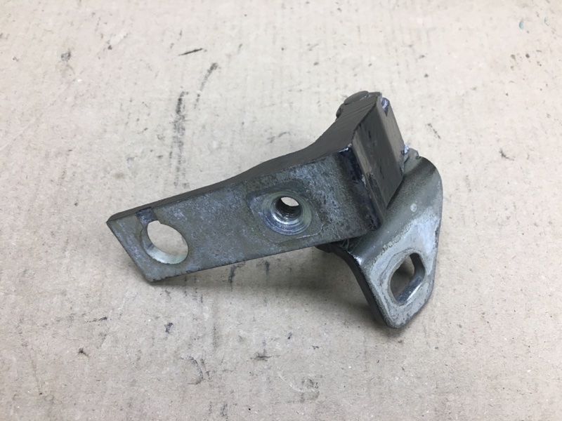 Петля двери нижняя задняя левая FORD FOCUS 10-18 MK3 2.0 C20HDEX Петля двери нижняя задняя левая FORD FOCUS 10-18 MK3 2.0 C20HDEX