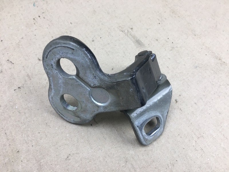 Петля двери нижняя передняя левая FOCUS 10-18 2016 MK3 2.0 C20HDEX