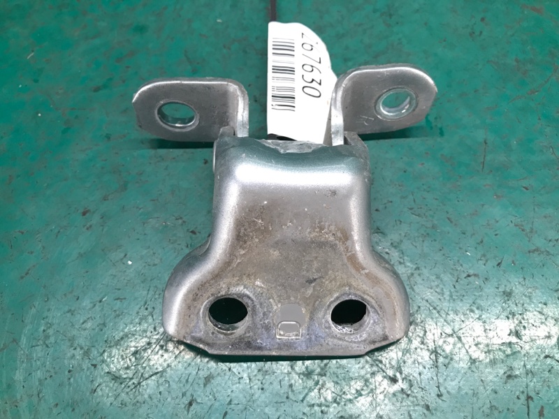 Петля двери нижняя передняя правая TOYOTA RAV4 05-12 2007 3.5 2GR-FE 68730-33021 Б/У