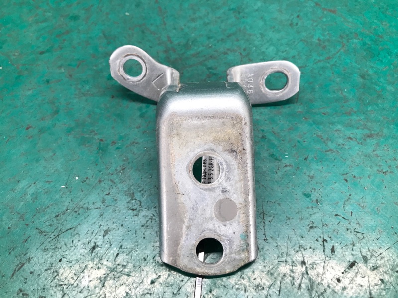 Запчасть петля двери нижняя задняя левая TOYOTA RAV4 05-12 2007 3.5 2GR-FE 68780-52031 Б/У Петля двери нижняя задняя левая TOYOTA RAV4 05-12 2007 3.5 2GR-FE 68780-52031 Б/У