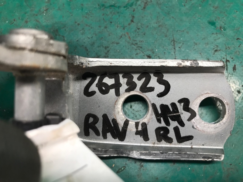 Петля двери нижняя задняя левая RAV4 05-12 2007 3.5 2GR-FE Петля двери нижняя задняя левая RAV4 05-12 2007 3.5 2GR-FE